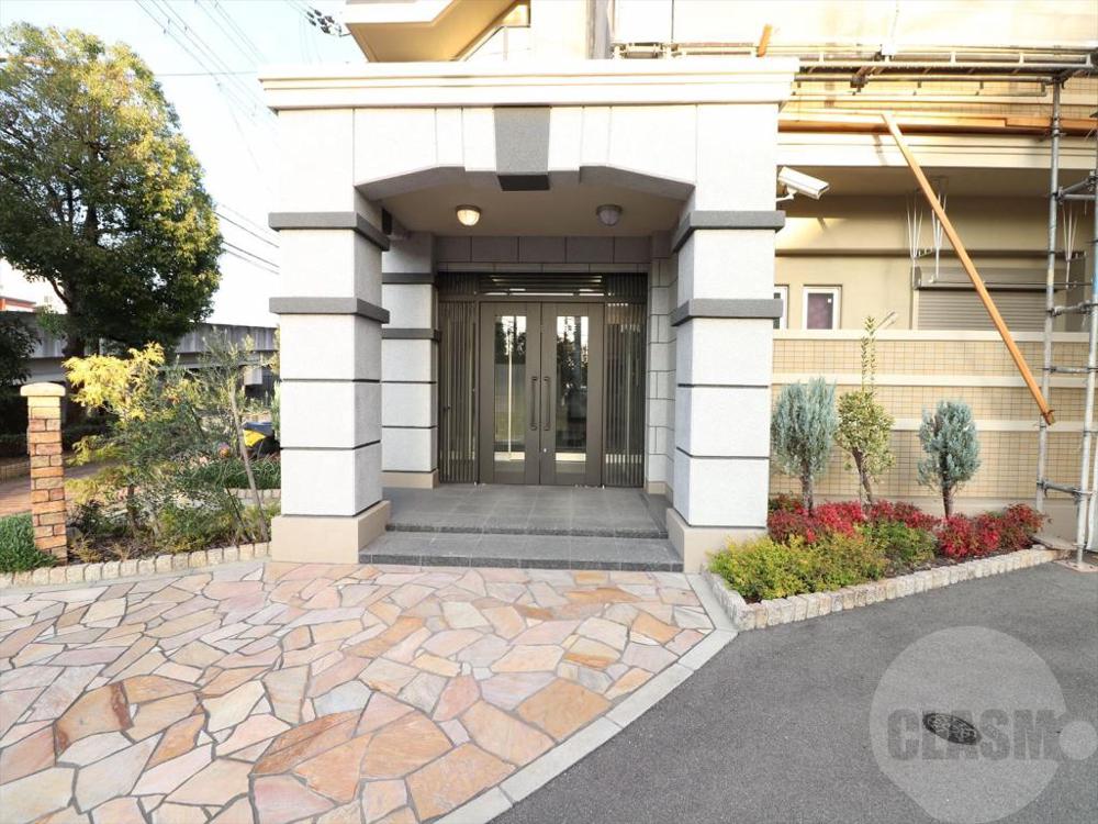 22/30 エントランス