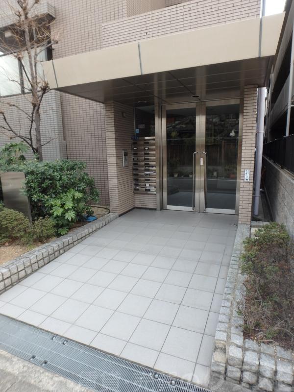 28/30 エントランス