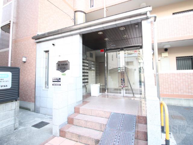 22/30 エントランス