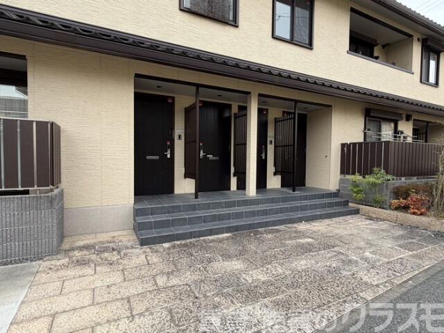 28/30 エントランス