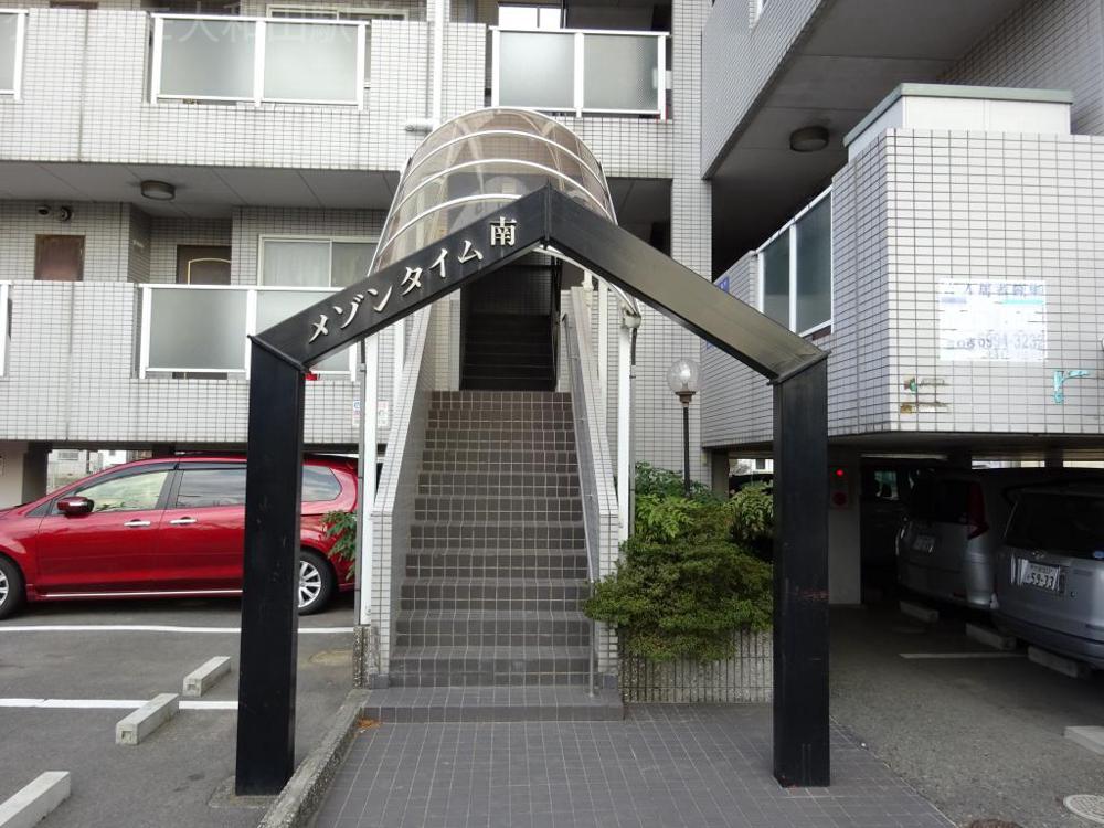 22/27 エントランス