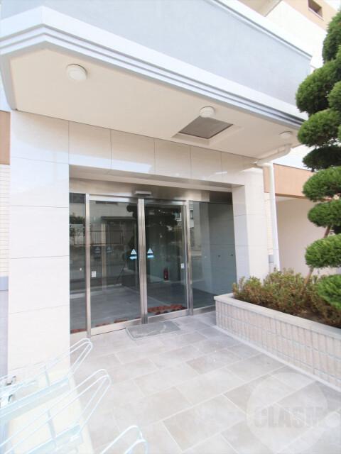 22/30 エントランス