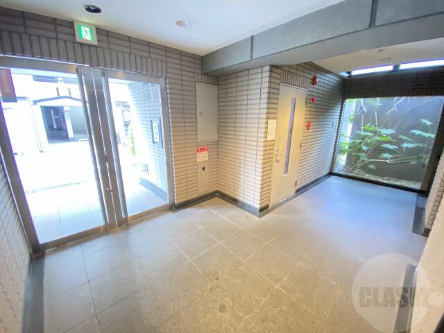 16/25 エントランス