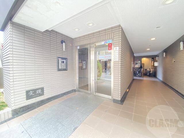 18/30 エントランス