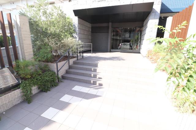 22/30 エントランス