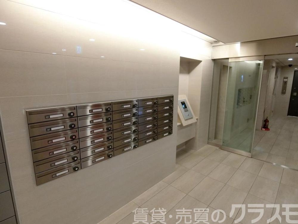 27/30 エントランス