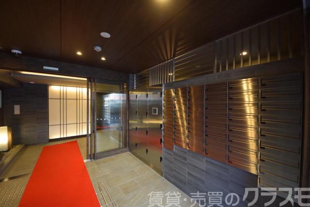 28/30 エントランス