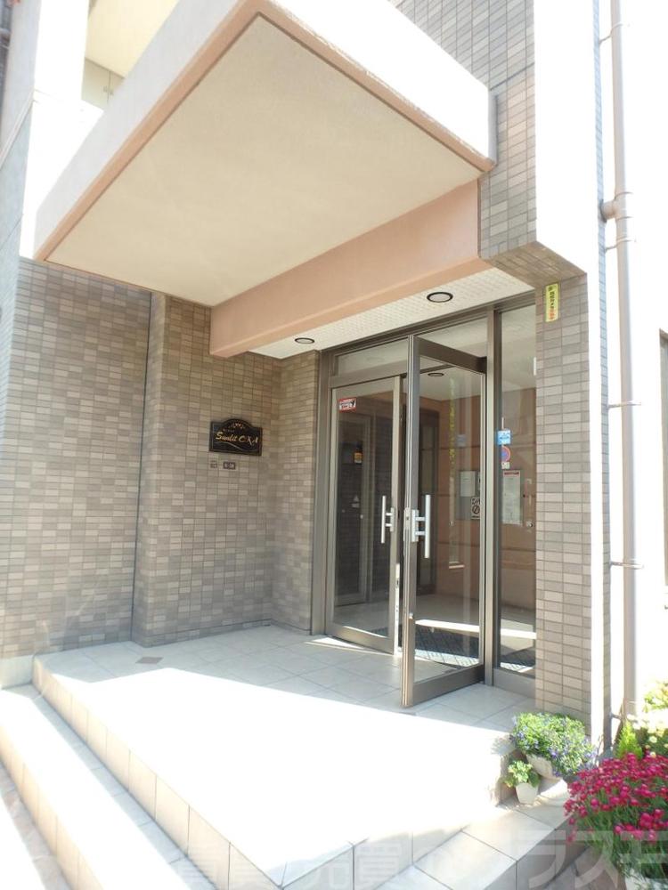 18/25 エントランス