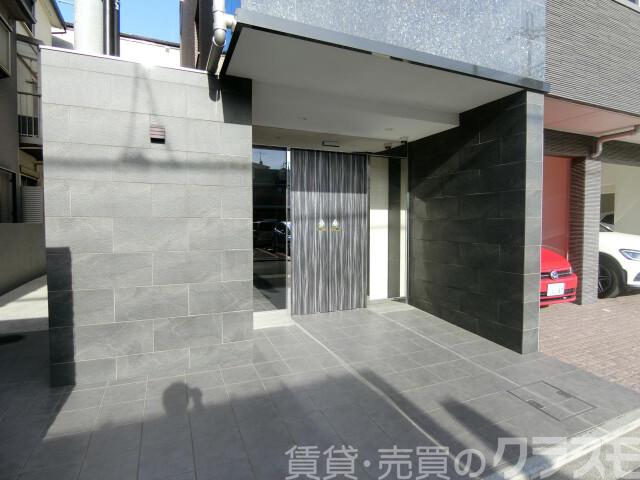 28/30 エントランス