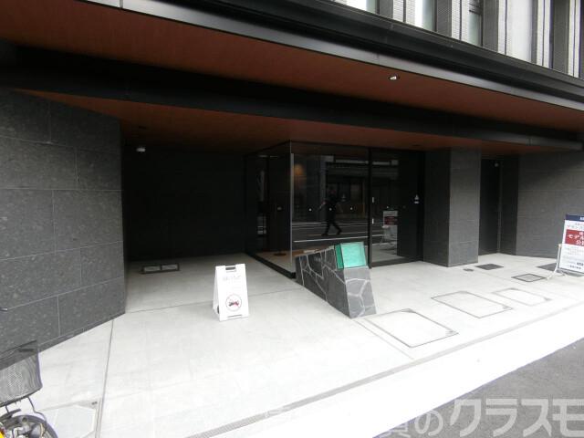 28/30 エントランス