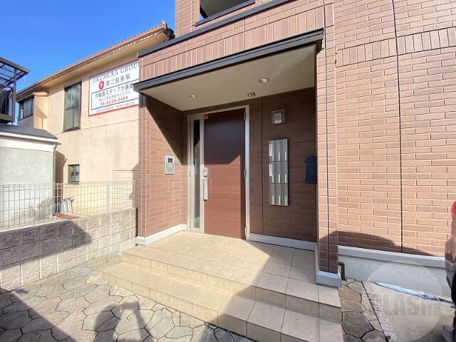 23/30 エントランス