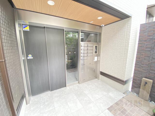 26/30 エントランス