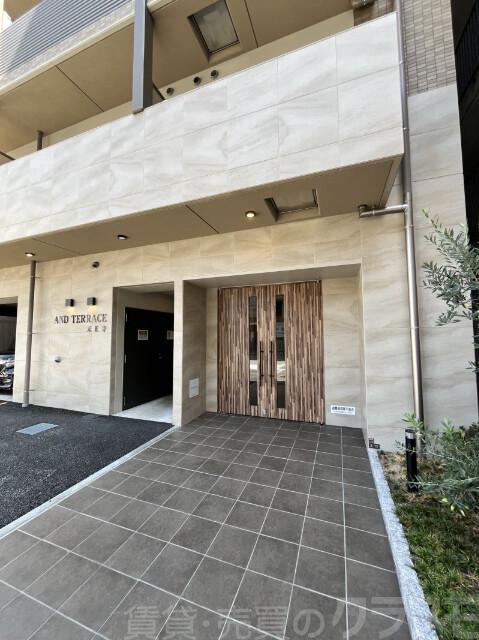 23/30 エントランス