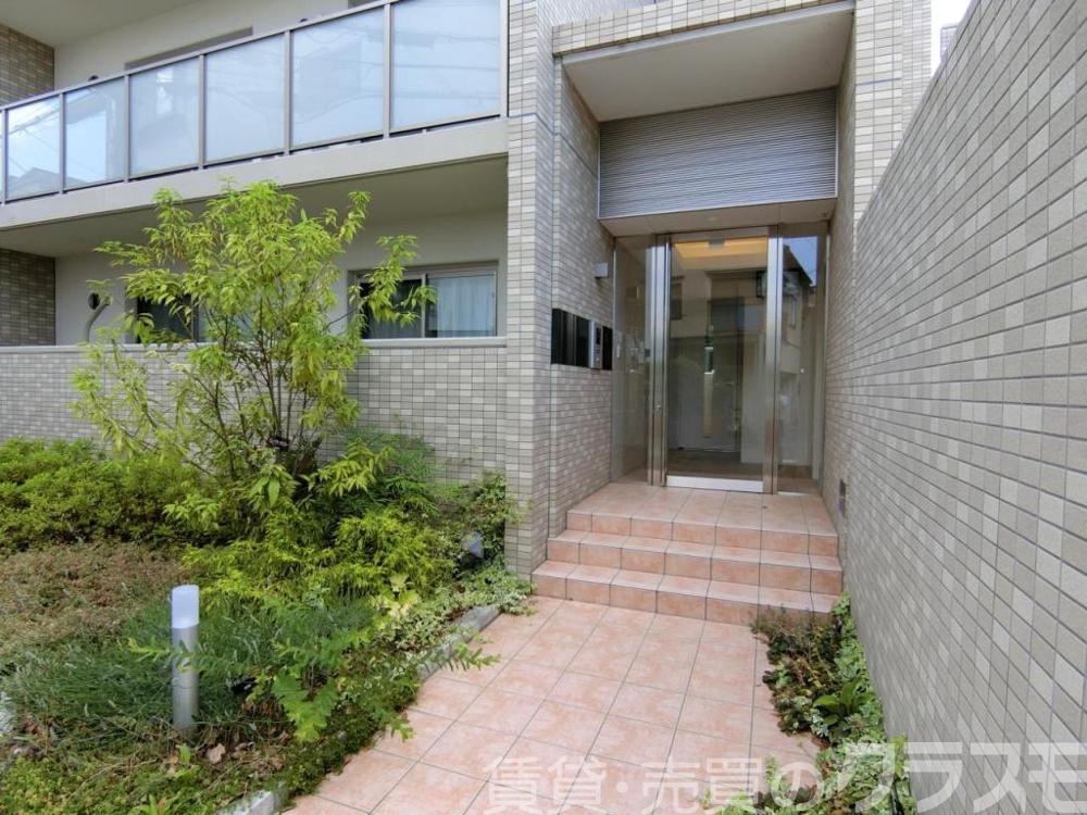 28/30 エントランス