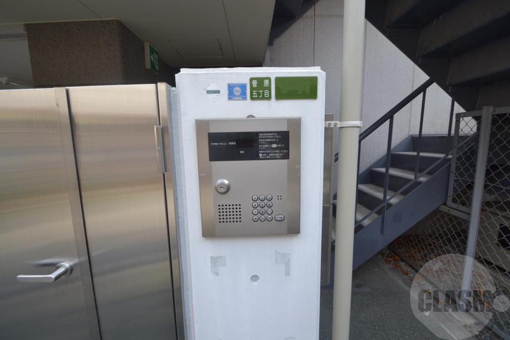 21/29 エントランス