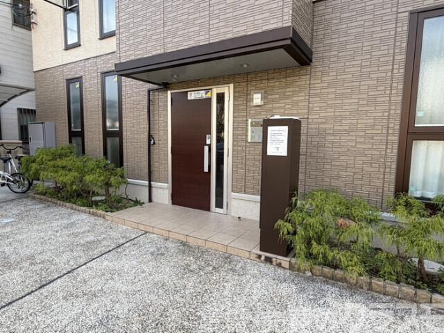 28/30 エントランス