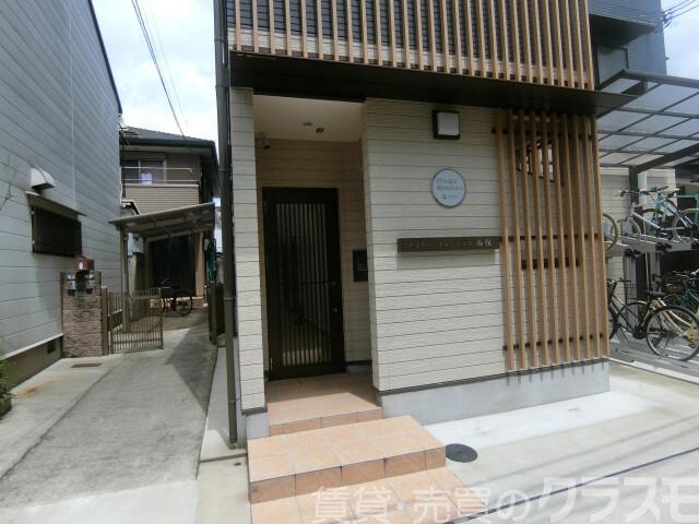 28/30 エントランス