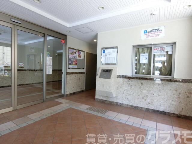 28/30 エントランス