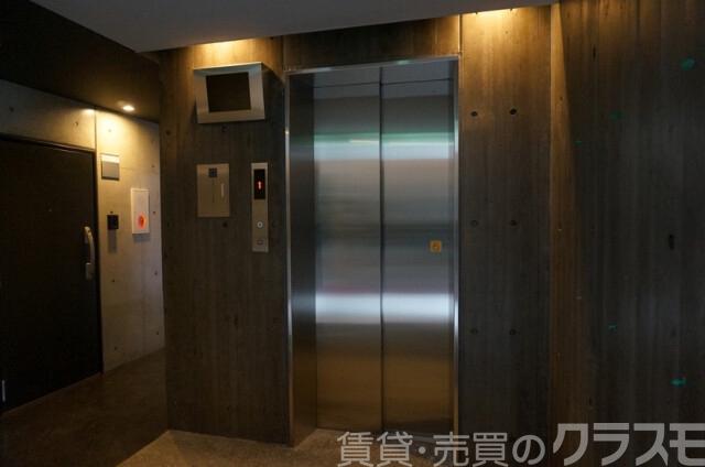 21/30 エントランス