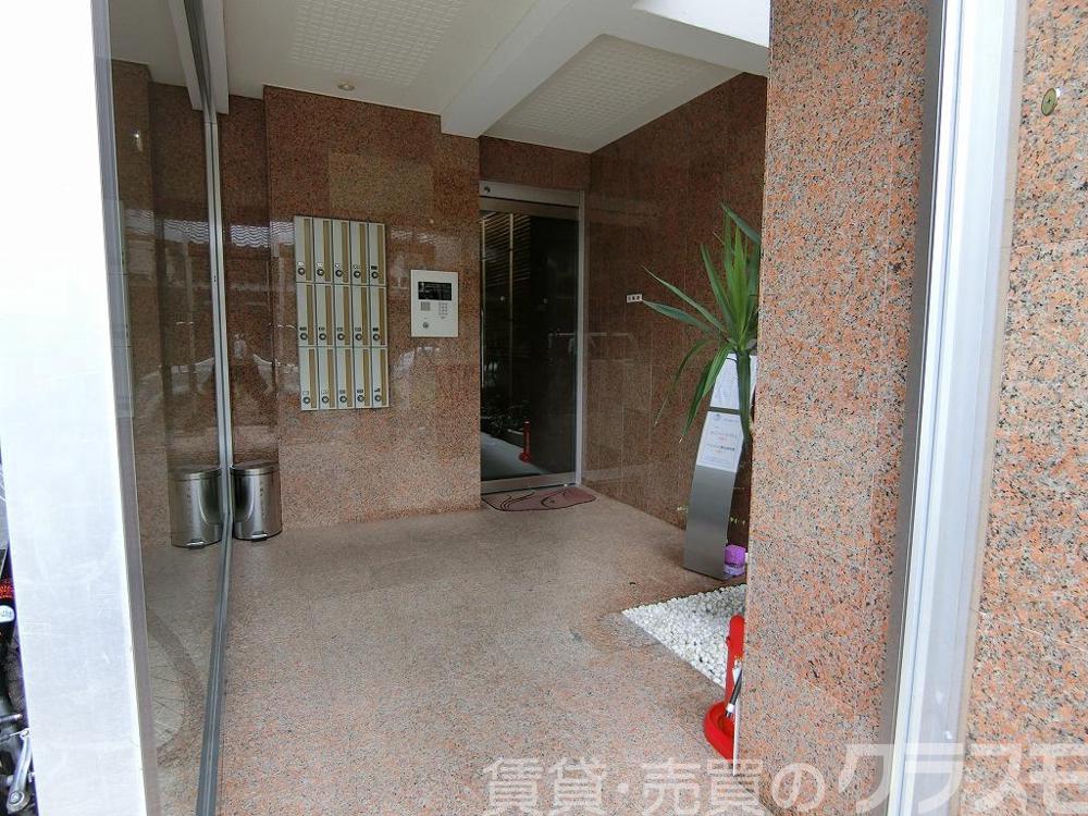 28/30 エントランス