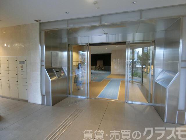 28/30 エントランス