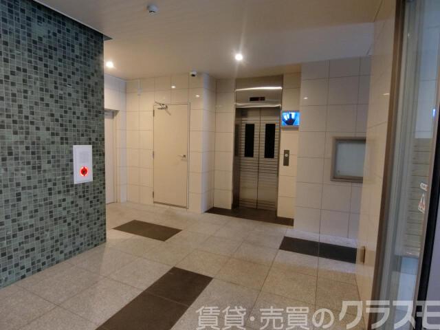 28/30 エントランス