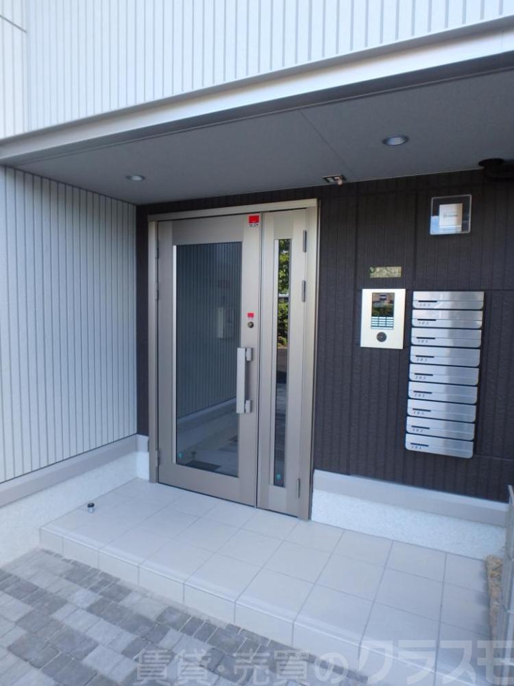 27/30 エントランス