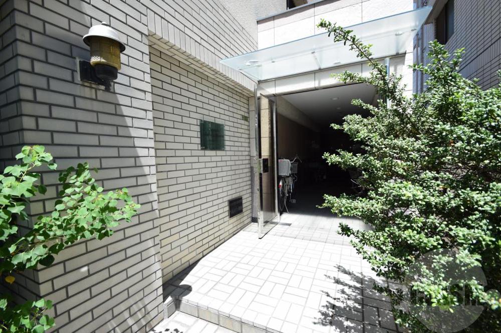 24/30 エントランス