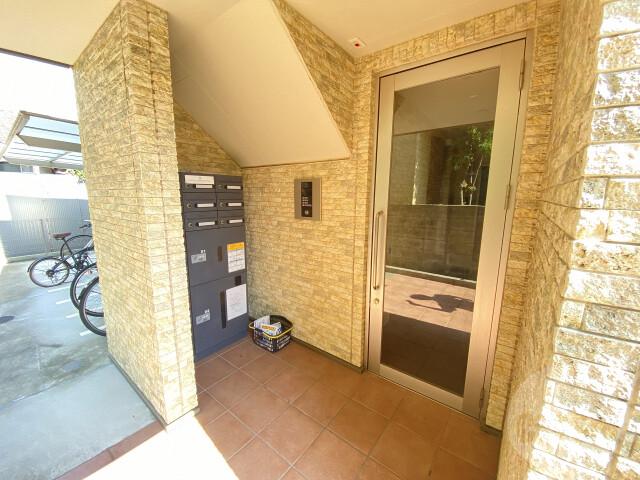 16/25 エントランス