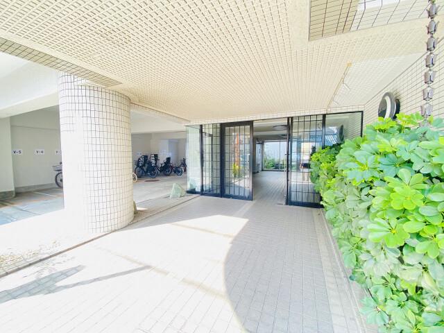 22/30 エントランス