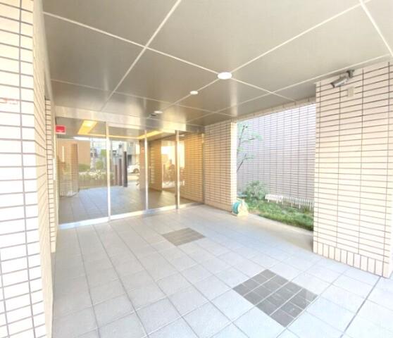 24/30 エントランス