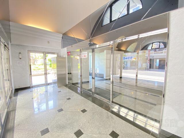 21/30 エントランス