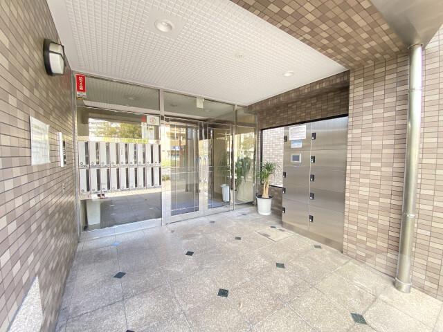 21/26 エントランス