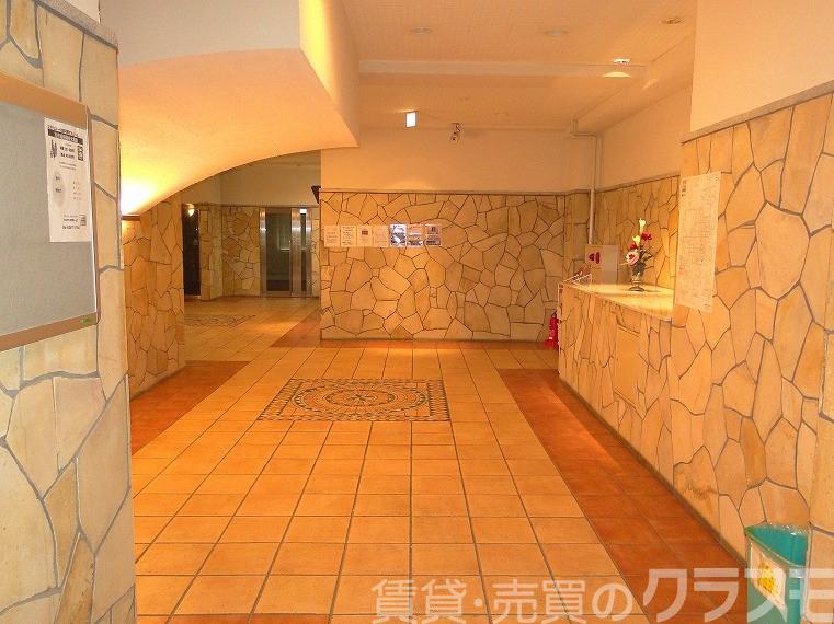 28/30 エントランス