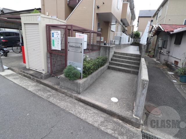 22/30 エントランス