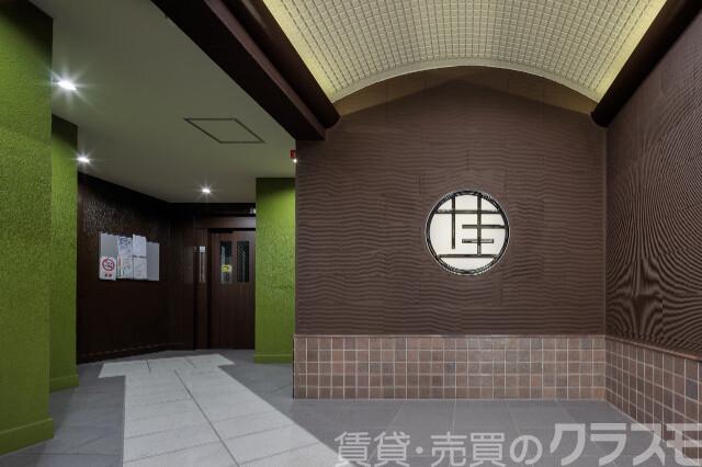 27/30 エントランス