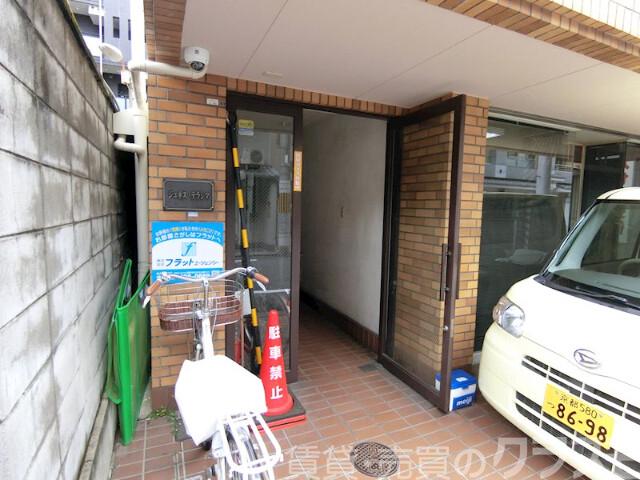 28/30 エントランス