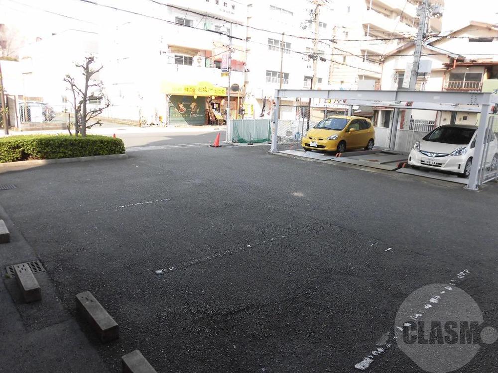 26/28 駐車場