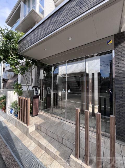 18/25 エントランス