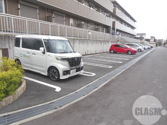21/28 駐車場