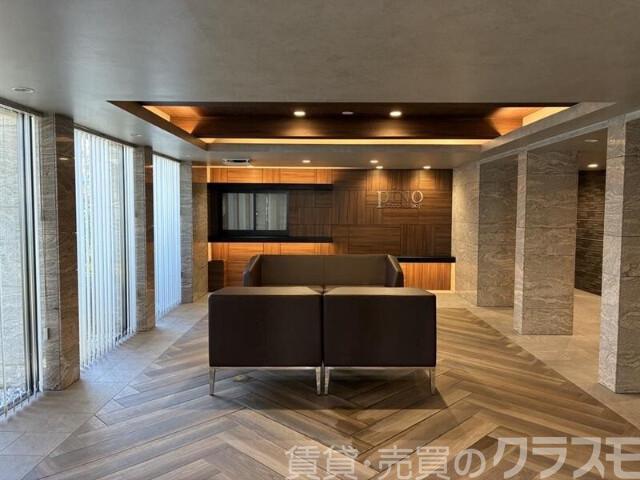 28/30 エントランス