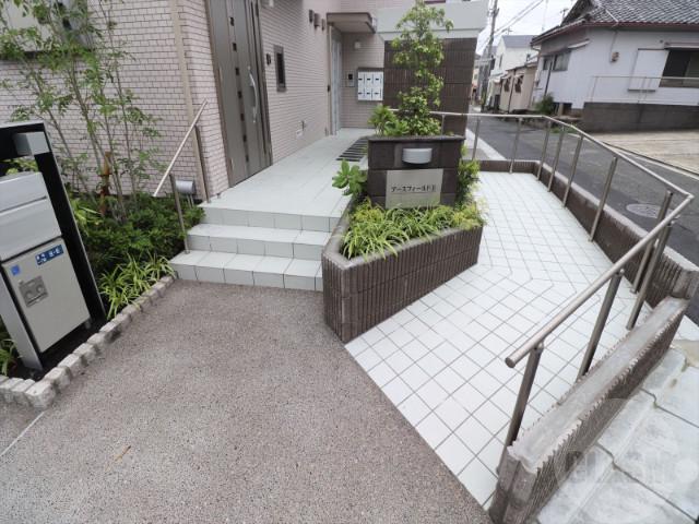 22/30 エントランス