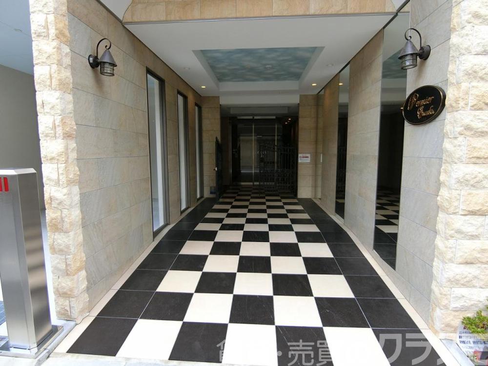 28/30 エントランス