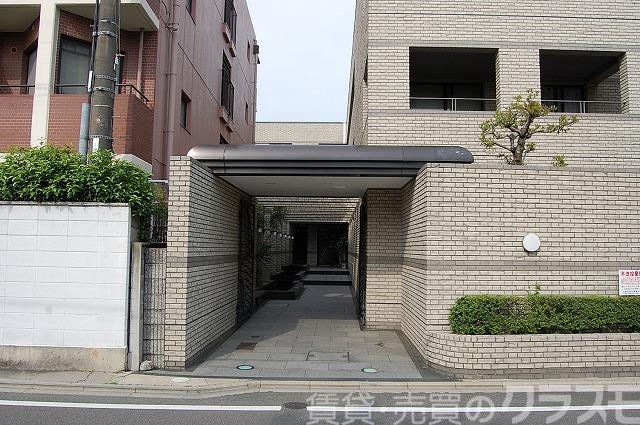 28/30 エントランス