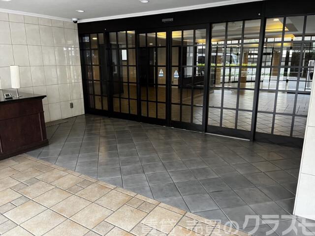 22/30 エントランス