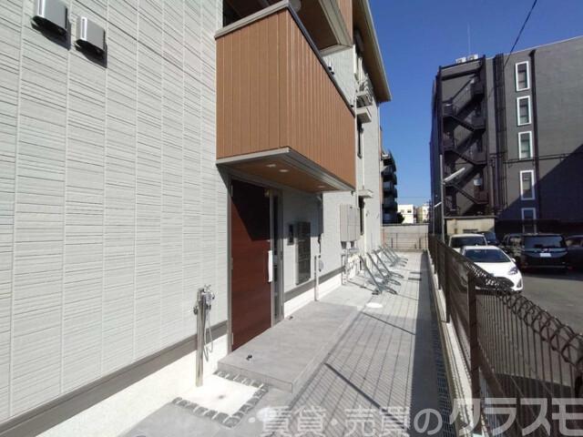 28/30 エントランス