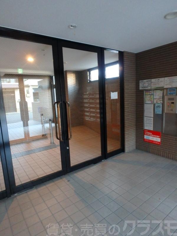 22/27 エントランス