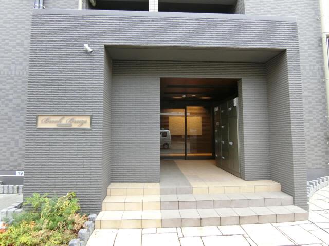 28/30 エントランス