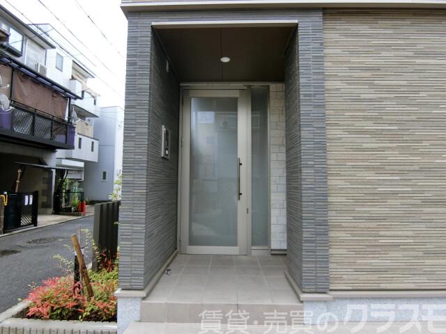 28/30 エントランス