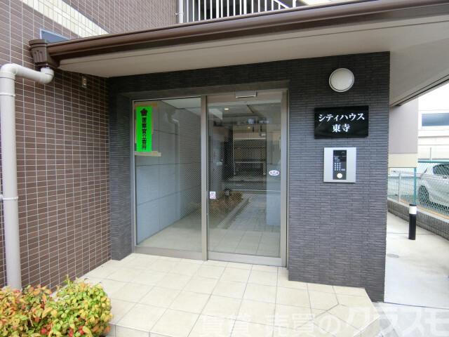 28/30 エントランス